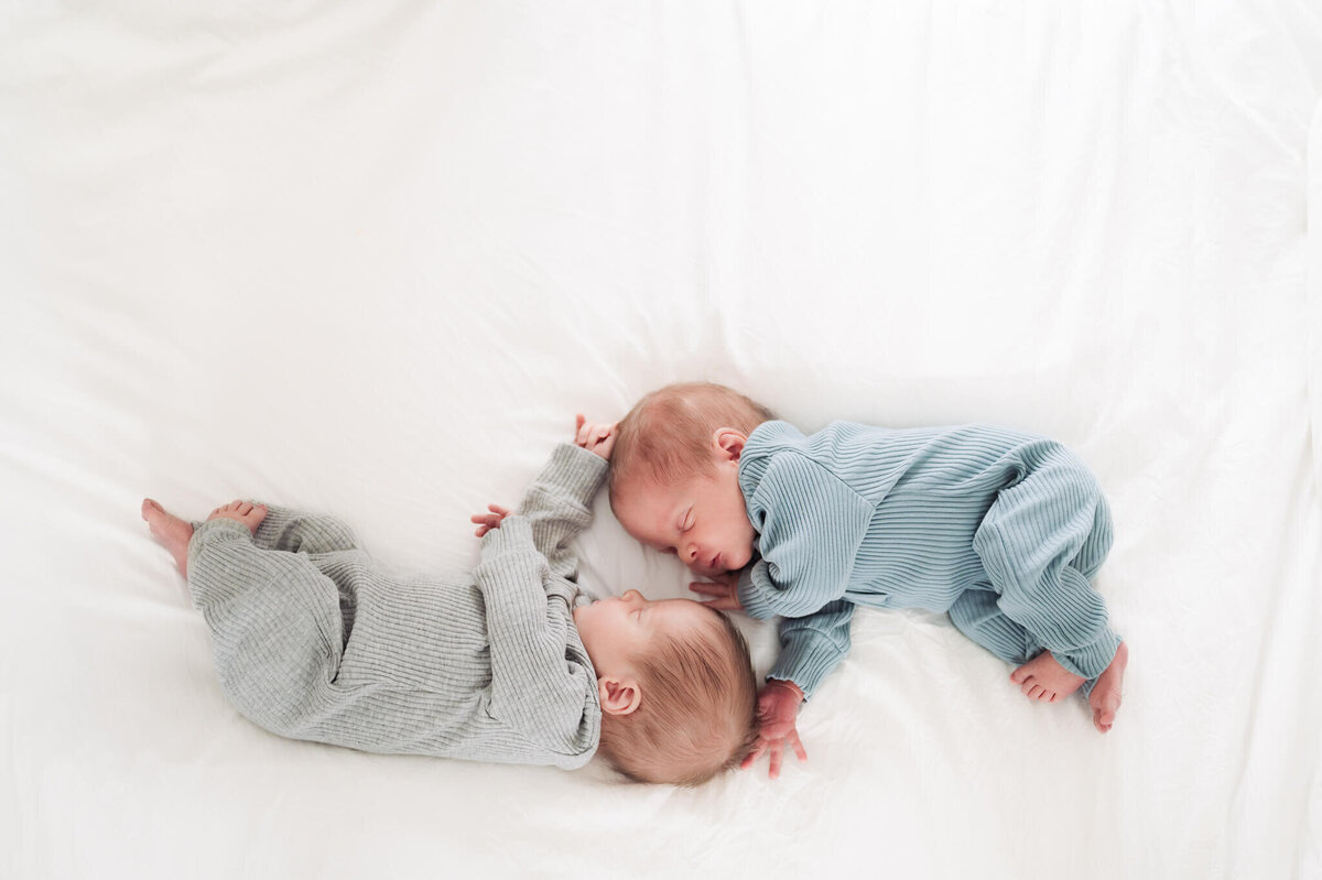 Twin newborns posing for newborn photos