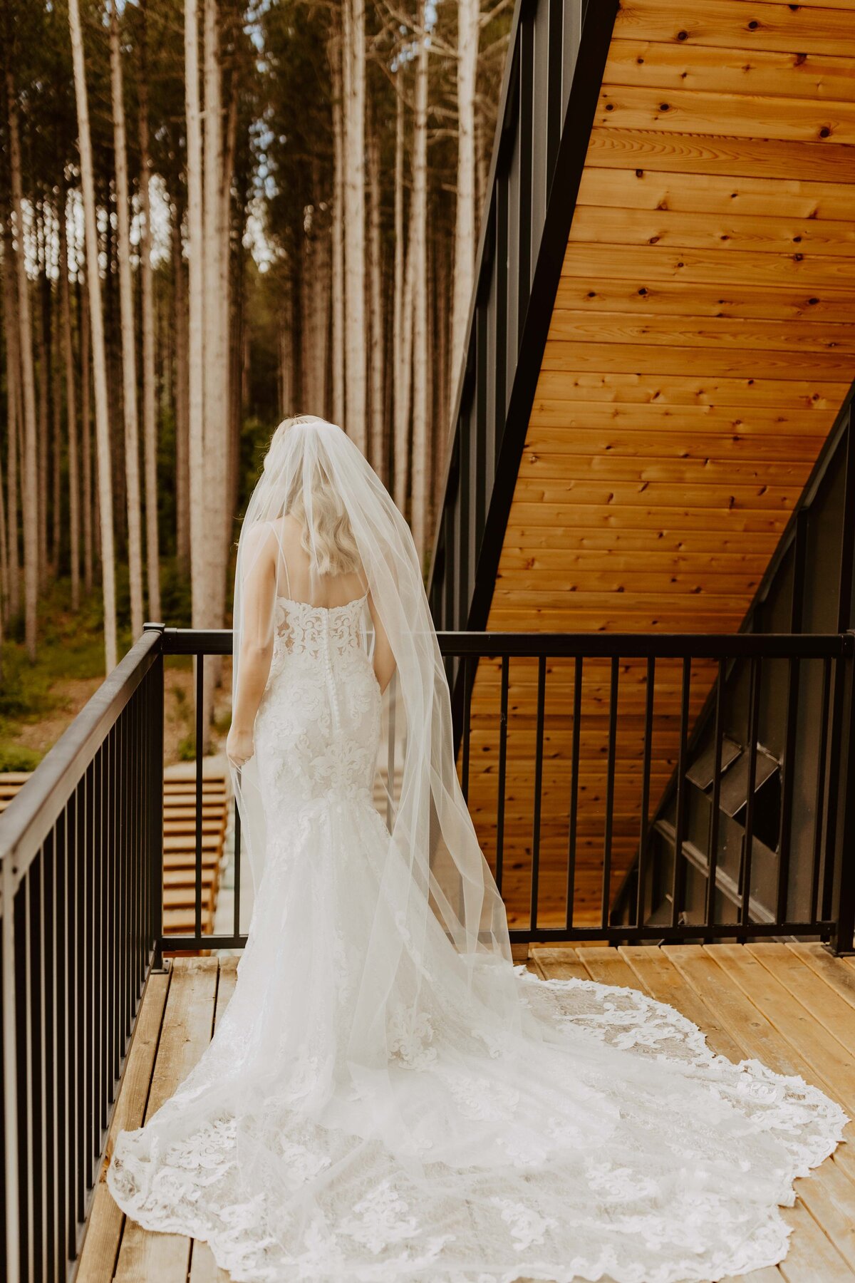 Pinewood Events - Minnesota Modern Nature Inspired Wedding Event Venue - @madisondelaneyphotography - 3