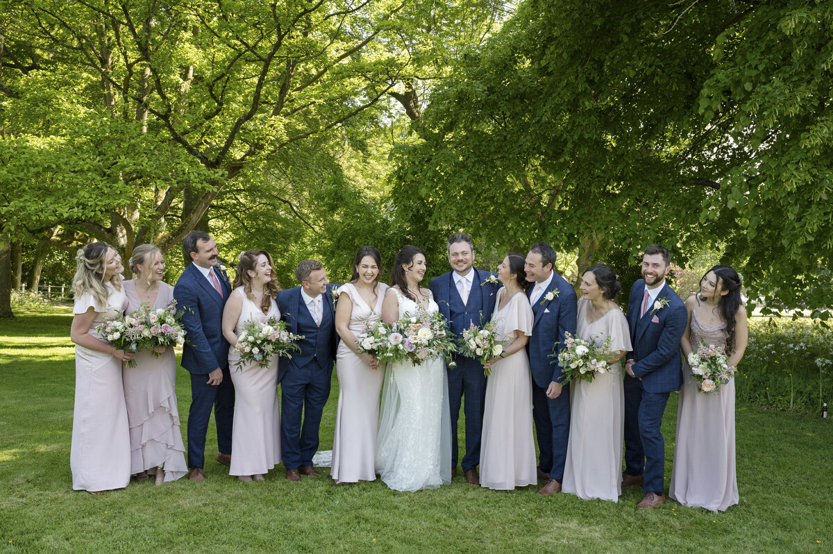 Notley-Abbey-wedding-photography-1089