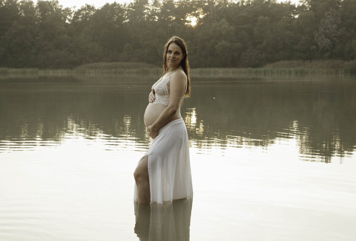zwangerschapsfotograaf limburg, zwangerschapsfotograaf, zwangerschapsfotograaf haelen, zwangerschapsfotograaf roermond, zwangerschapsfotograaf leudal, zwangerschapsfotograaf haelen, zwangerschapsfotograaf in de buurt van haelen
