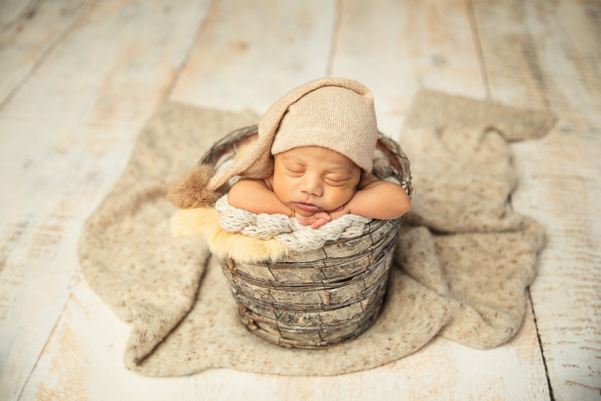 Capture your baby's precious first days with top-rated newborn photography in Austin. Specializing in timeless, artistic portraits. Schedule now!