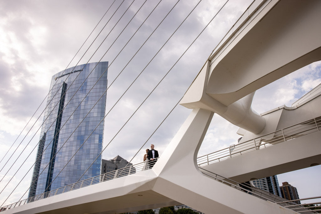 57-Milwaukee-Art-Mueseum-Wedding-Lauren-Ashley-Studios