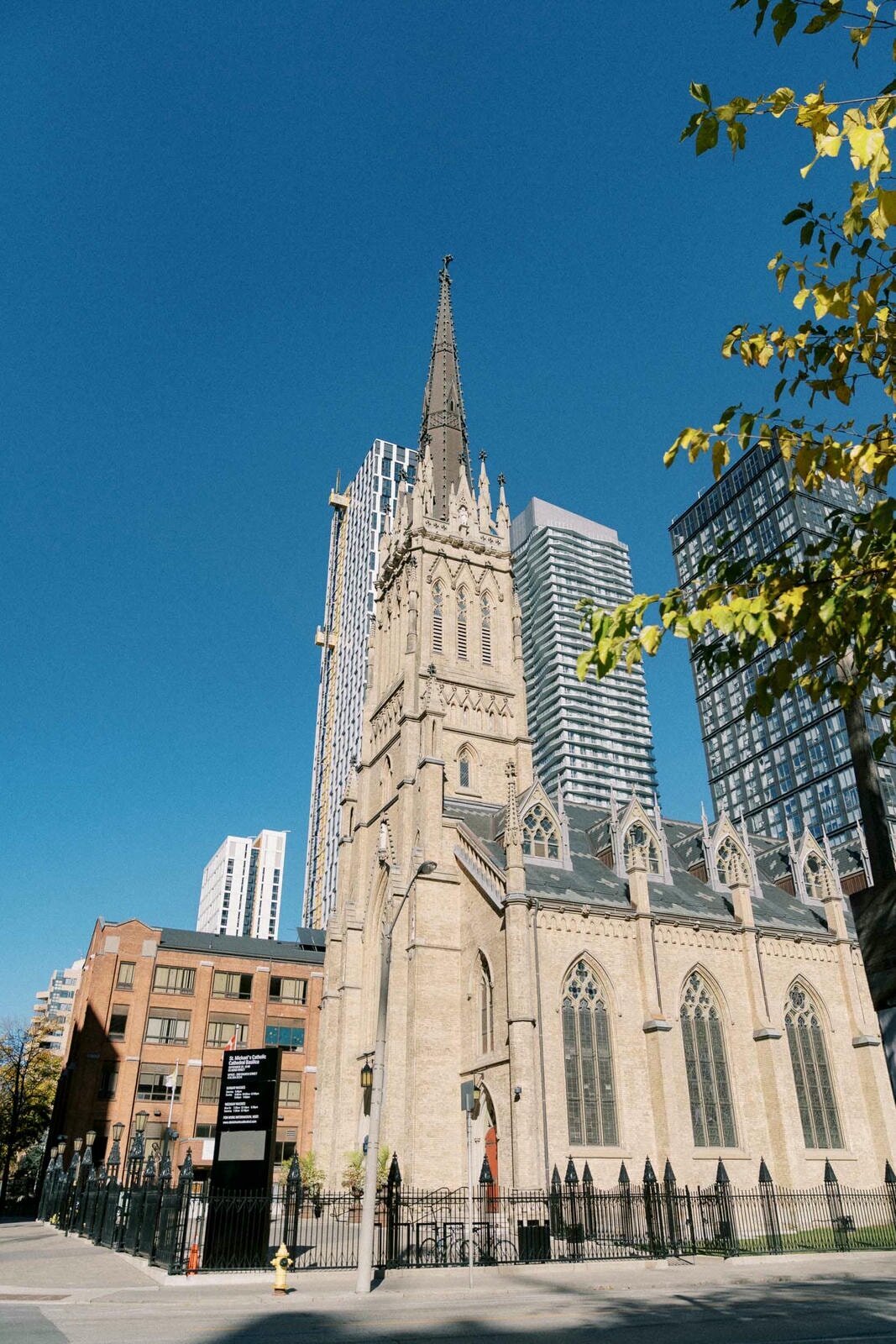 W10-Wedding-St-Michaels-Cathedral-Basilica-Jennifer-and-Anthony-2024-10-19-2500px-1058