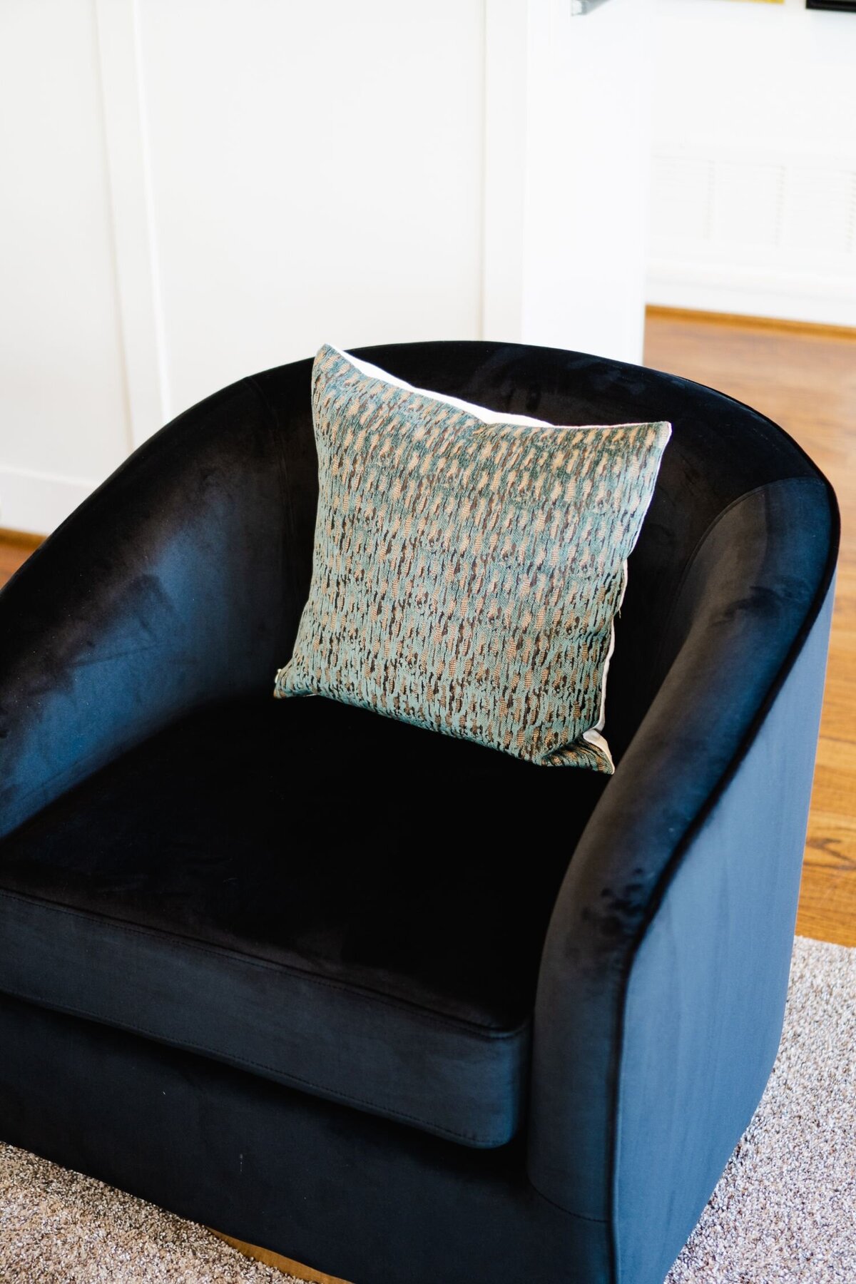 rebekah-nicole-interiors-ember-project-seating-media-room