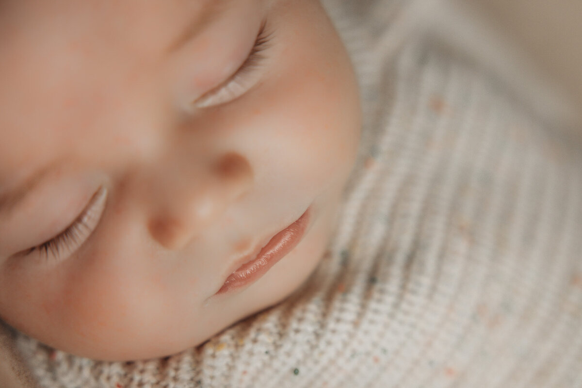 detail of lips of newborn baby captured by Bie in wanaka