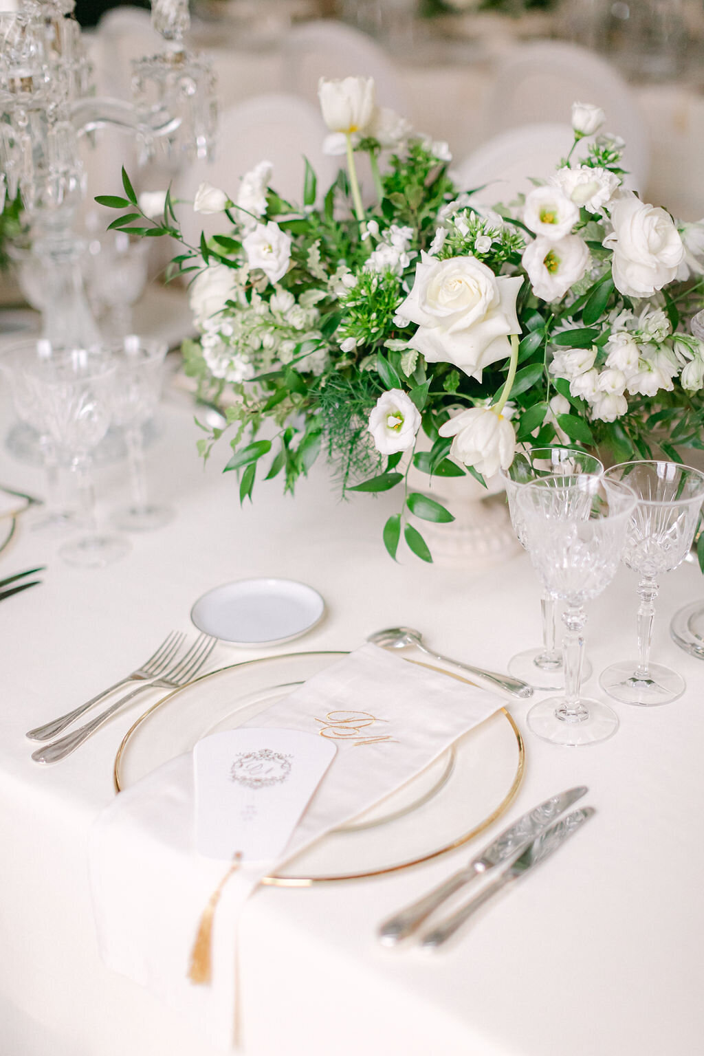 luxurious-wedding-floral-decoration-castle-style21