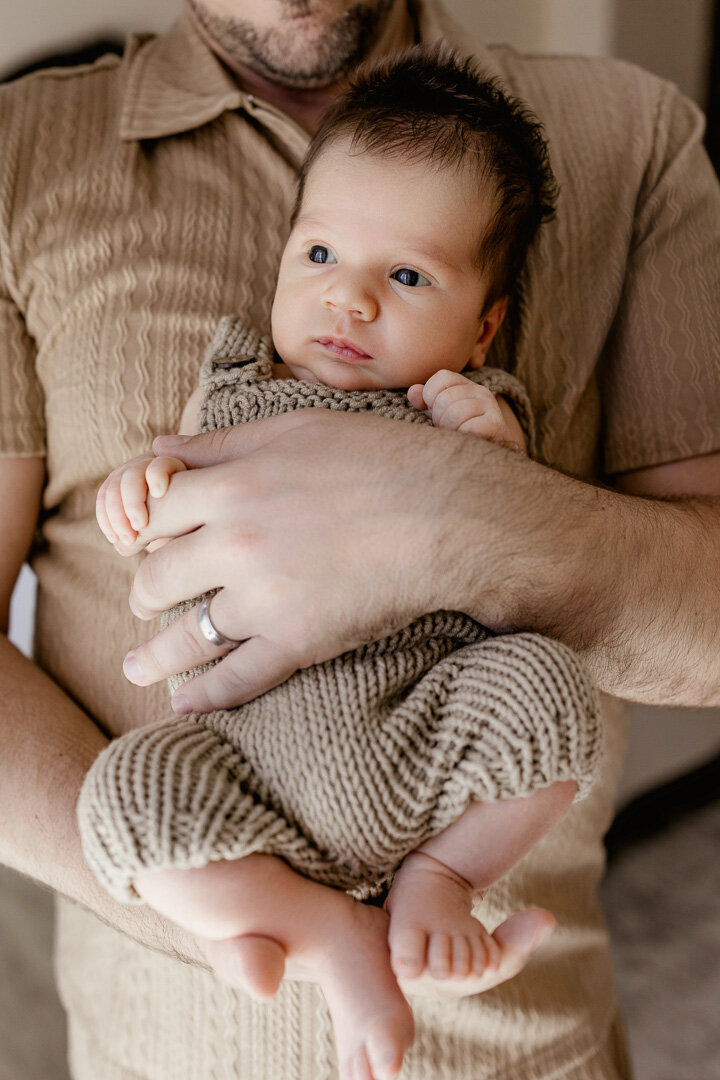 las-vegas-newborn-father-snuggle