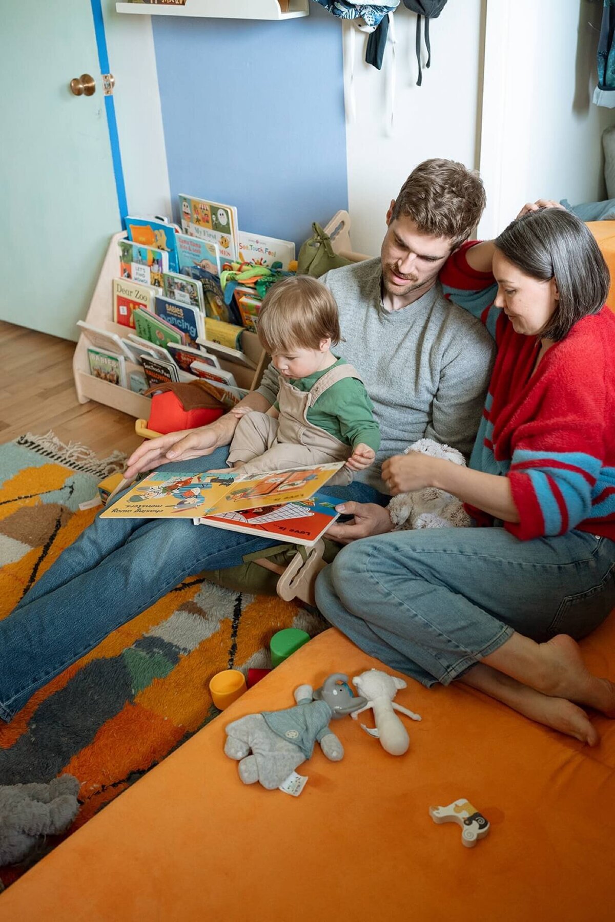 candid-seattle-family-at-home