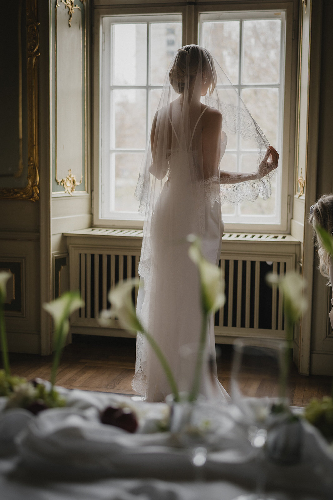 Elegant bridal portrait in soft natural light at Ermelerhaus, Berlin