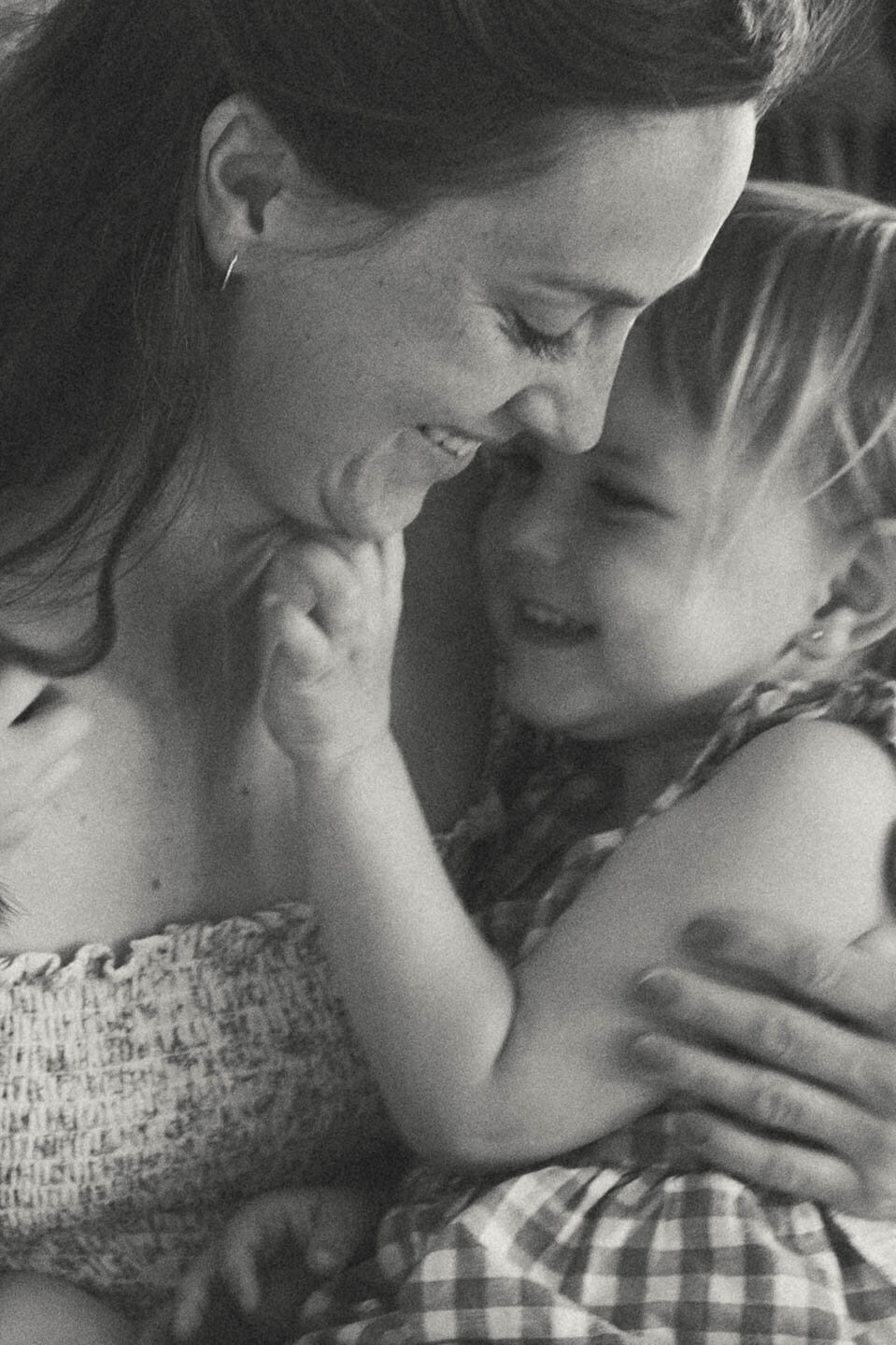 Immersive Intimate In-Home Motherhood Session in Columbia Mo-230415-0090