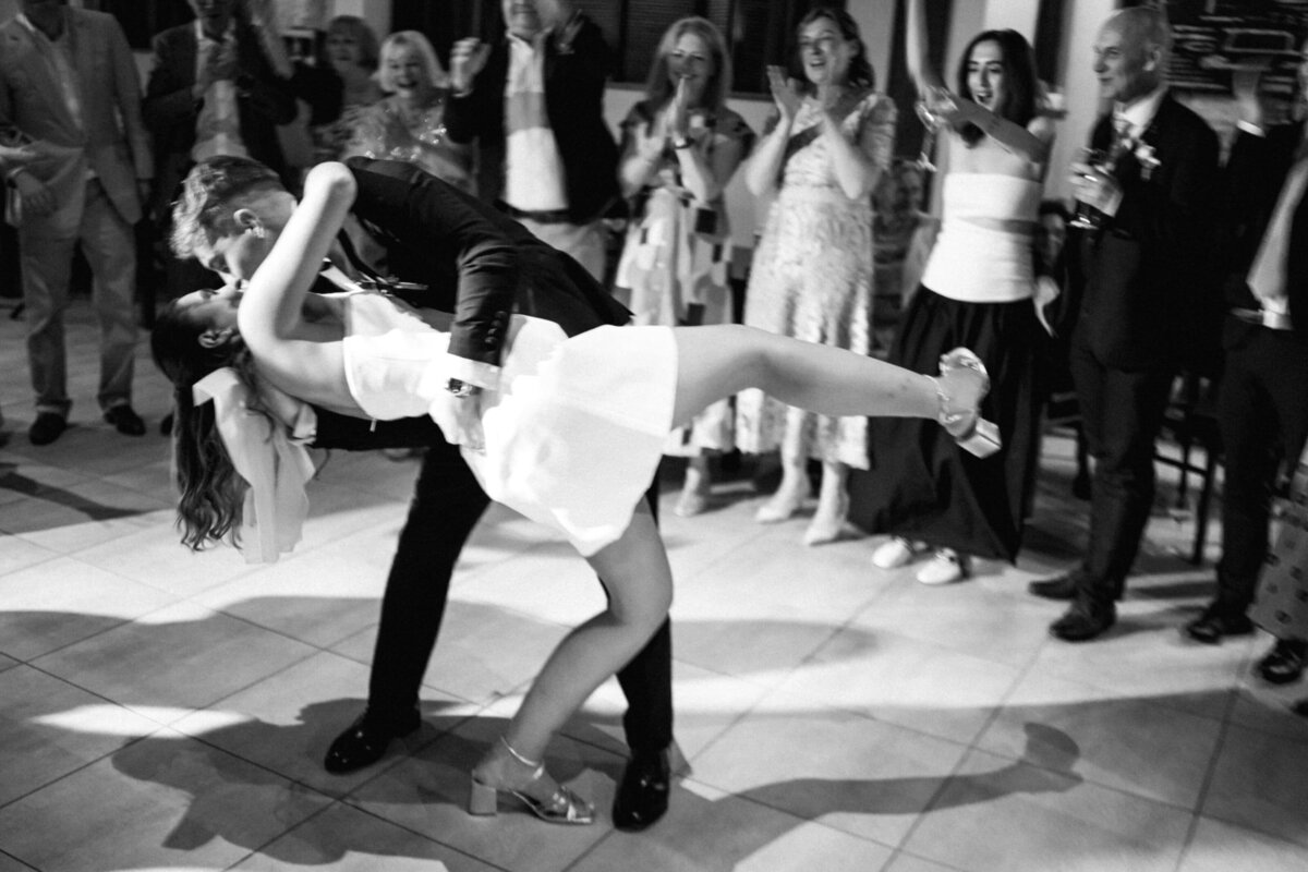 destination-wedding-first-dance-chateau-courtyard4