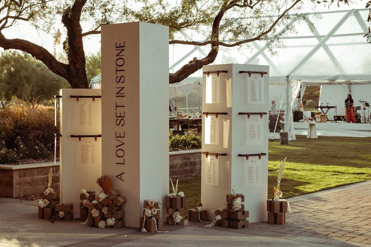 contemporary_seating_chart_ideas_wedding