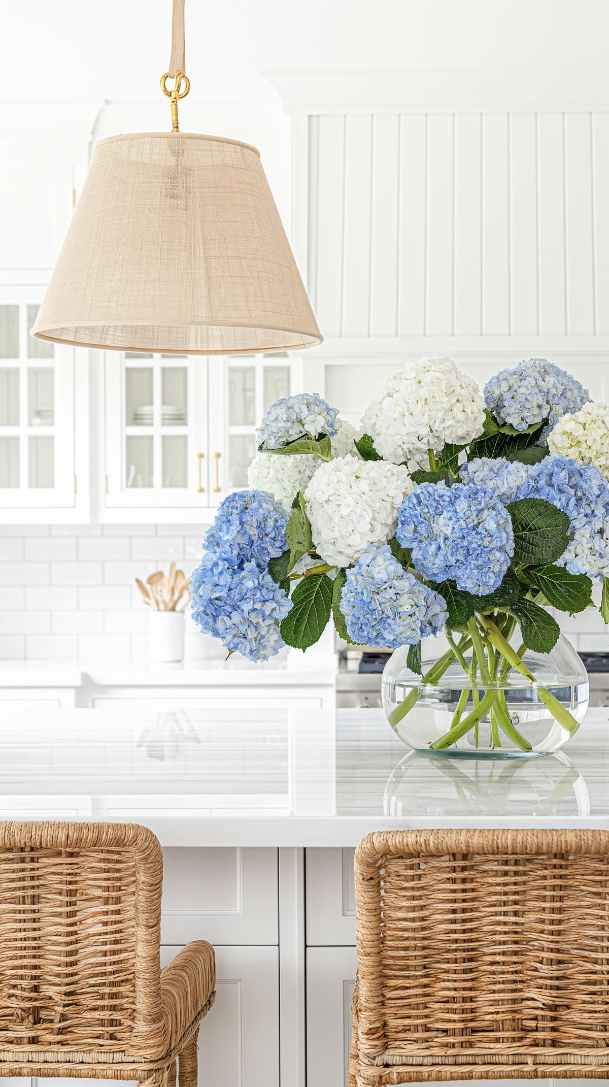 rosebud_08959_Full-room_editorial_photo_of_a_Modern_Hamptons_ki_8f1751e0-d454-4352-b216-128e9415bfc5