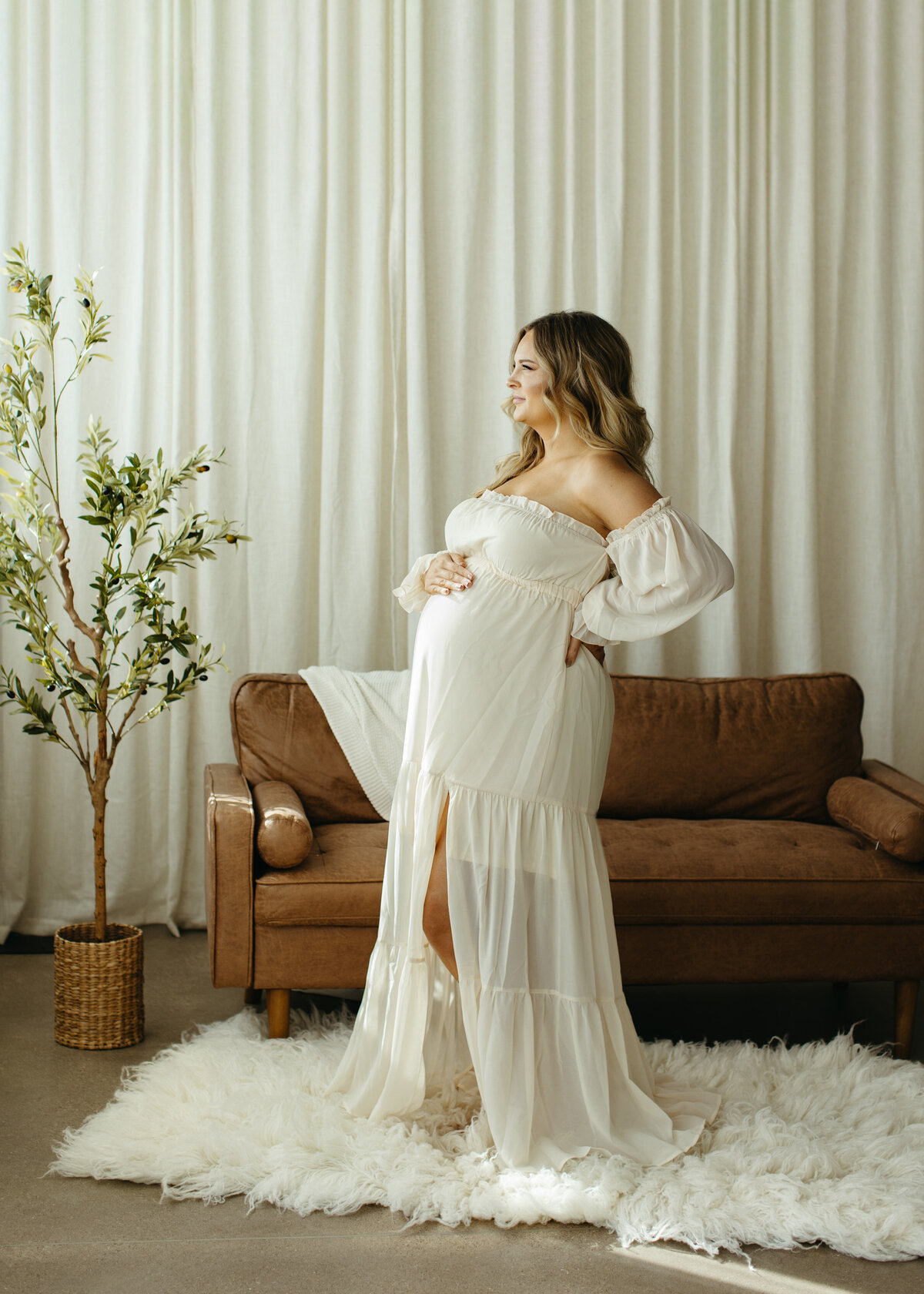 TaylorMaurerPhotography-BriMaternityStudio7
