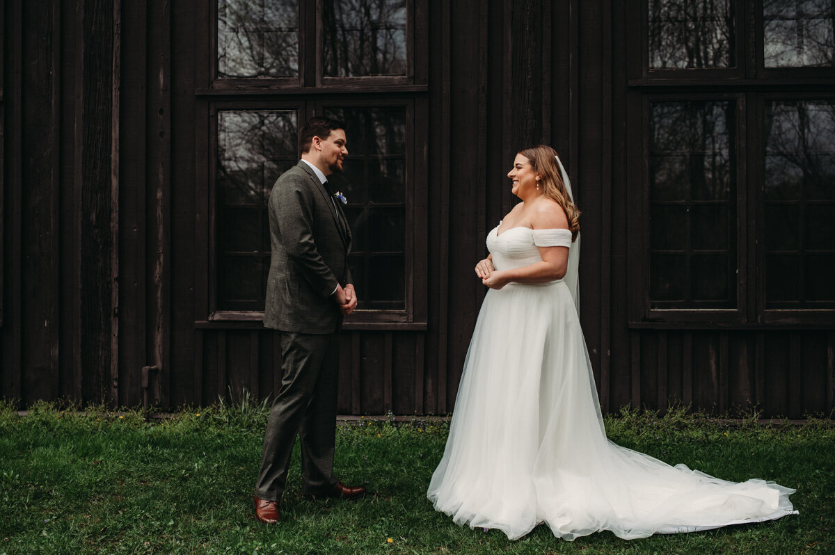 Brigitte and Nick share first look outside of Happy Days Lodge in Cuyahoga Valley National Park