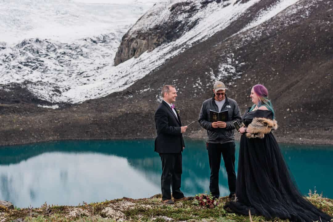 black-wedding-dress-inspiration-for-adventurous-elopement-weddingsSoul-and-Sky-Weddings-Soul-and-Sky-Weddings 17_1