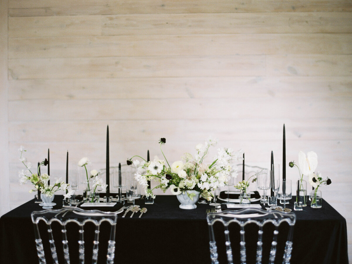 max-owens-design-black-white-modern-wedding-09-table