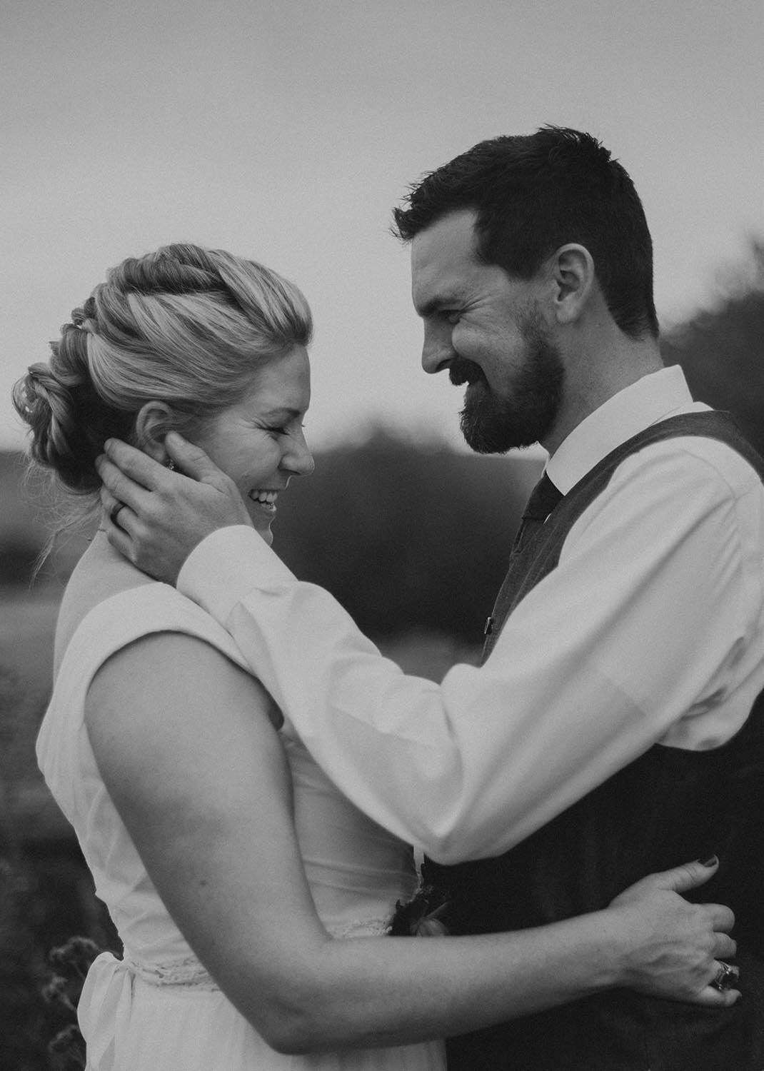 Kyra&Ben_Bride&Groom_KiKiCreates-042