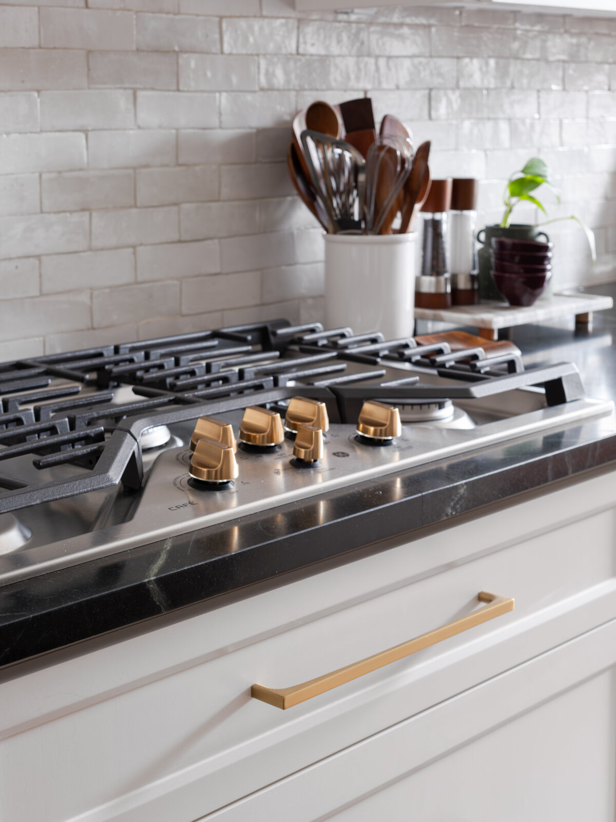hello-home-austin-cream-kitchen-remodel-zellige-backsplash-contemporary-kitchen-gas-cooktop-soapstone-countertop-20