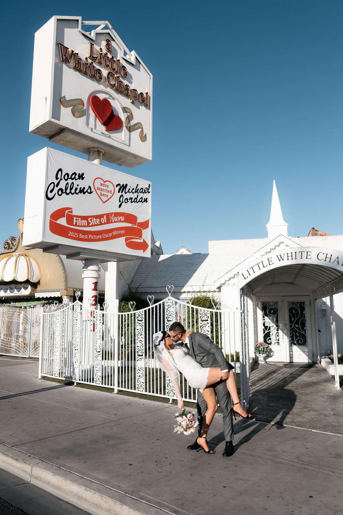 33riskyexposure_aimee-adrian_las-vegas-elopement-photography