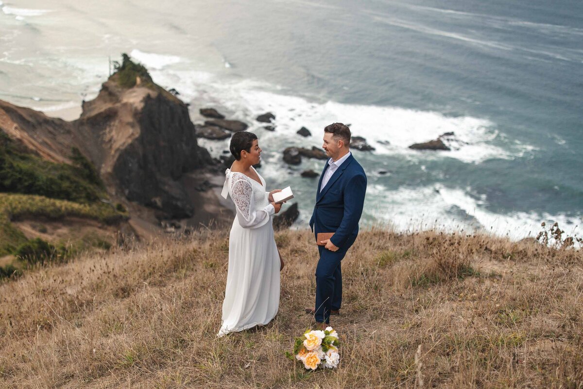 gods-thumb-elopement-oregon-coast-hike-51