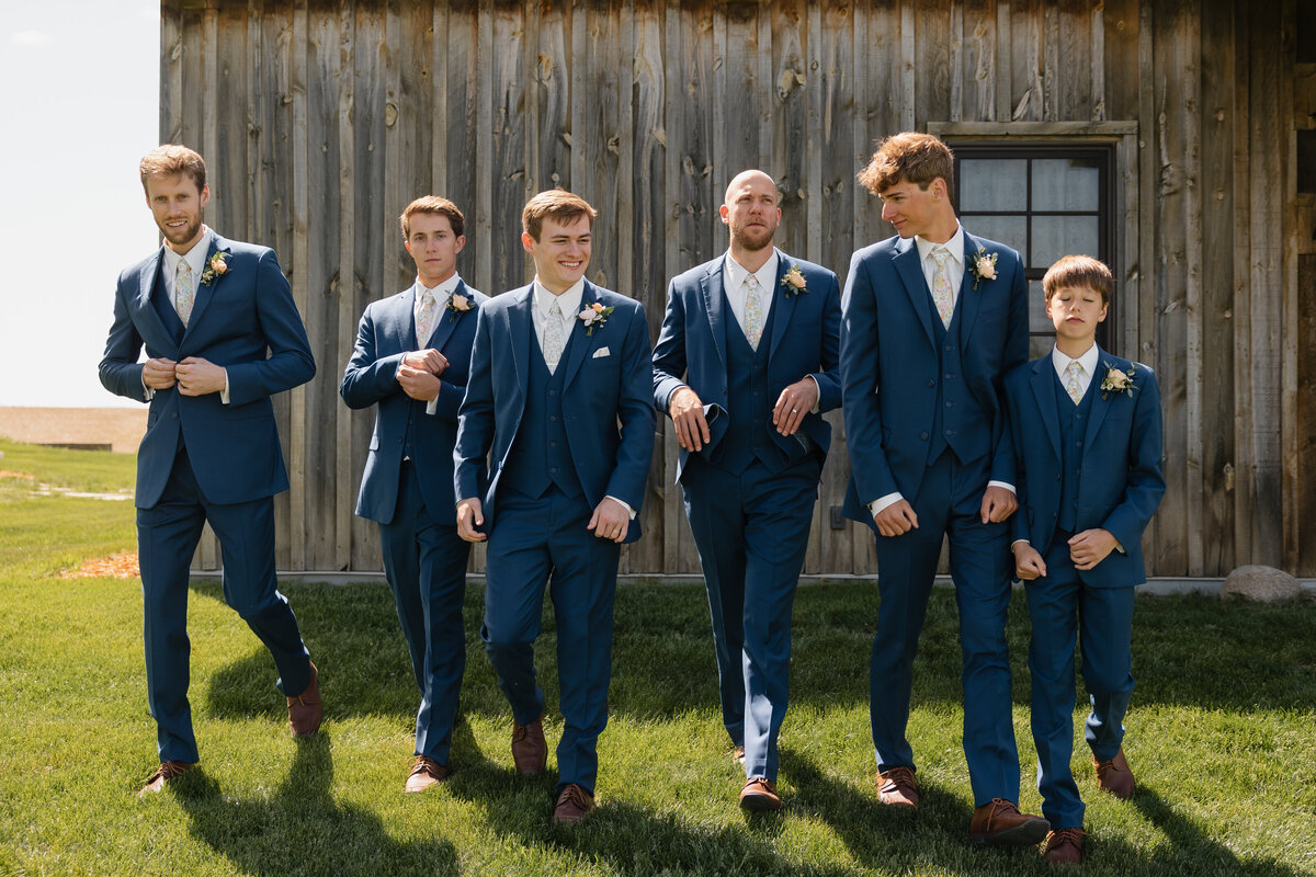 Sydney and Brant's Rustic Midwest Wedding Photography-272