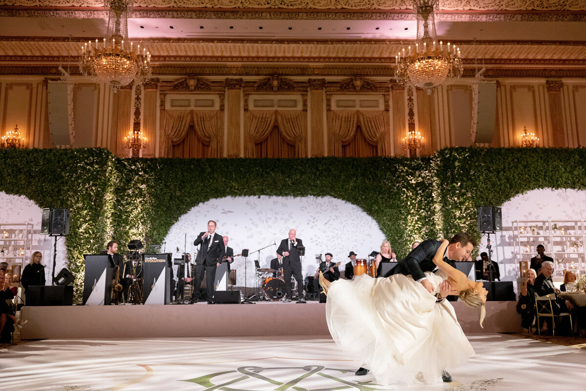 chicago-luxury-winter-wedding-at-old-st-pats-106