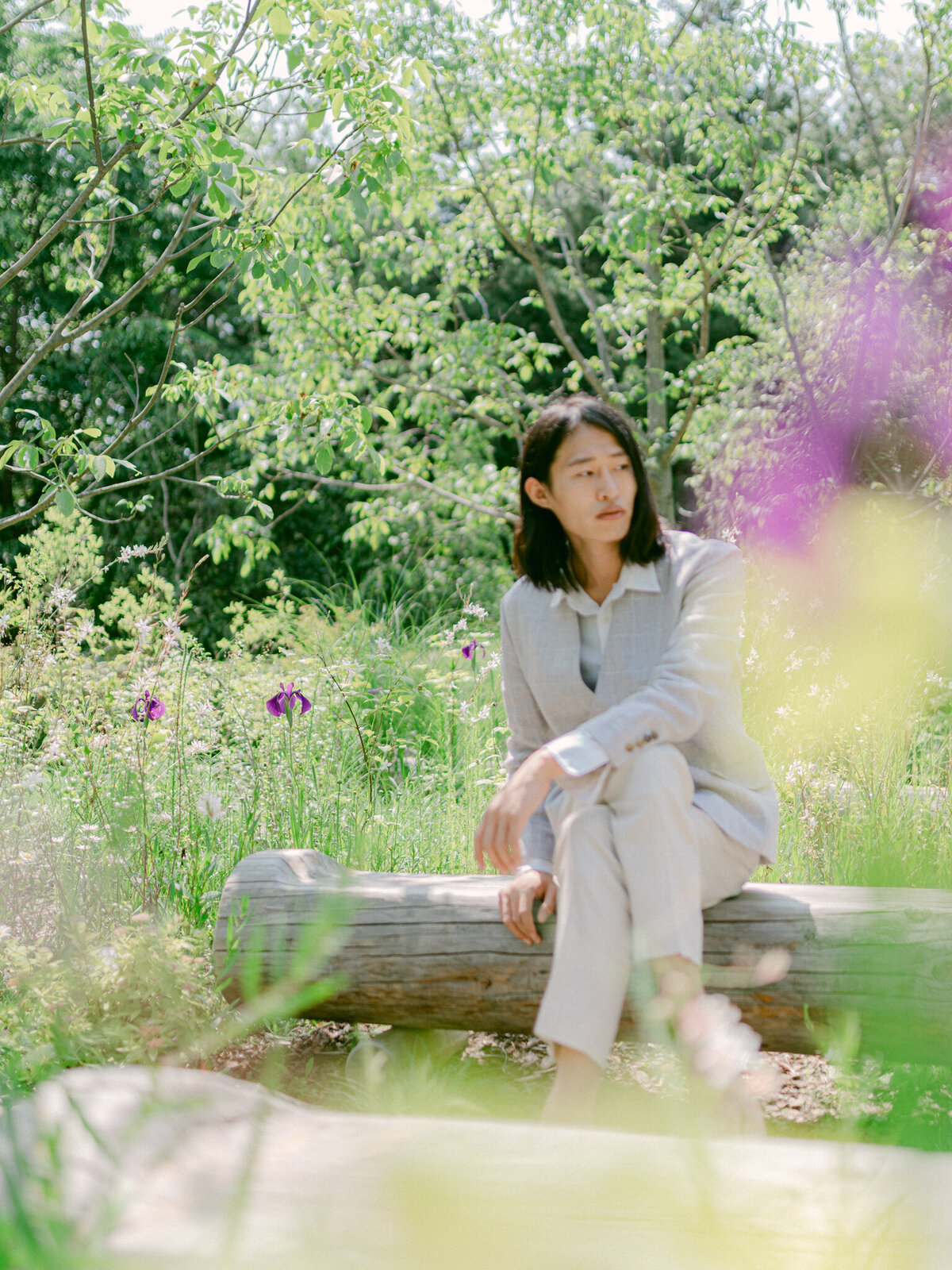 A breathtaking editorial campaign for Ahhorn’s Summer Collection, blending modern summer menswear and elegant women’s gown fashion with the timeless artistry of traditional Hanbok design. Captured in the heart of Gangnam’s Seoul Forest Park, this collection showcases luxury destination fashion crafted from sustainably sourced local silk fabrics in soft, ethereal pastels—perfectly embodying the refined aesthetic of Seoul Fashion Week. With Michael Asmussen Photography, renowned for editorial storytelling and high-end luxury campaigns, this shoot elevates the intersection of modern couture and heritage craftsmanship. Positioned at the forefront of Asia’s fashion capital, this editorial is a statement of elegance, innovation, and sustainability, ideal for global fashion brands, luxury event planners, and high-end destination campaigns.  아혼(Ahhorn) 썸머 컬렉션을 위한 감각적인 럭셔리 에디토리얼 촬영. 강남 서울숲 공원을 배경으로, 전통 한복 디자인에서 영감을 받은 모던한 썸머 남성복과 우아한 여성 드레스 컬렉션을 선보입니다. 부드러운 파스텔 컬러와 지속 가능한 현지 실크 소재를 활용하여, 서울 패션위크를 위한 세련되고 트렌디한 룩을 완성했습니다. 전 세계 럭셔리 브랜드와 하이엔드 에디토리얼 촬영을 전문으로 하는 Michael Asmussen Photography와 함께, 이 촬영은 아시아 패션 중심지에서 모던한 패션과 전통의 가치를 아름답게 담아낸 작품입니다. 글로벌 패션 브랜드, 럭셔리 이벤트 기획자, 그리고 하이엔드 여행 캠페인을 위한 완벽한 비주얼을 제공합니다.