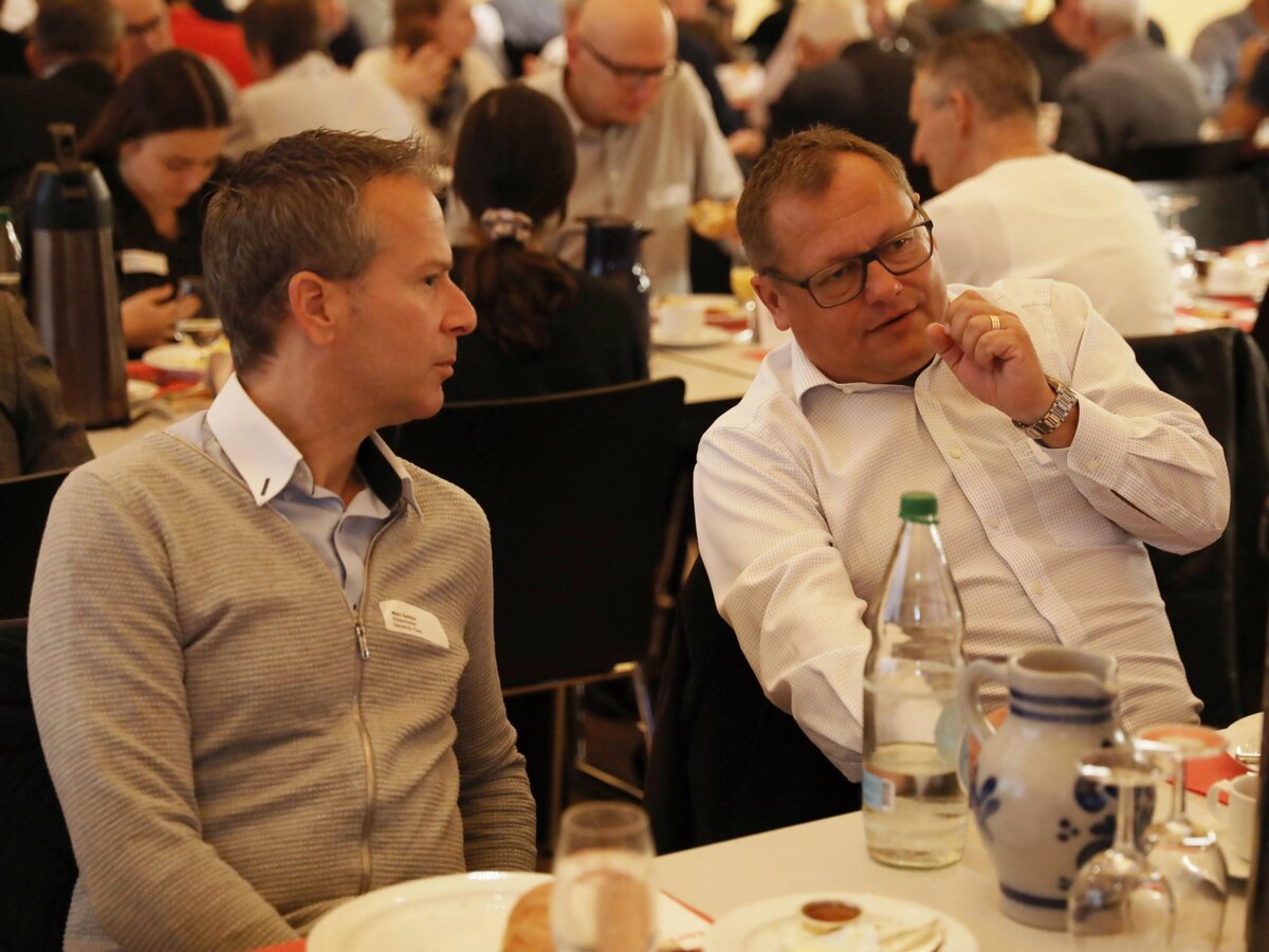 meralunastudio-werbeagentur-schweiz-zuerich-portfolio-jungunternehmerzentrum-flawil-martini-forum-2022 (10)