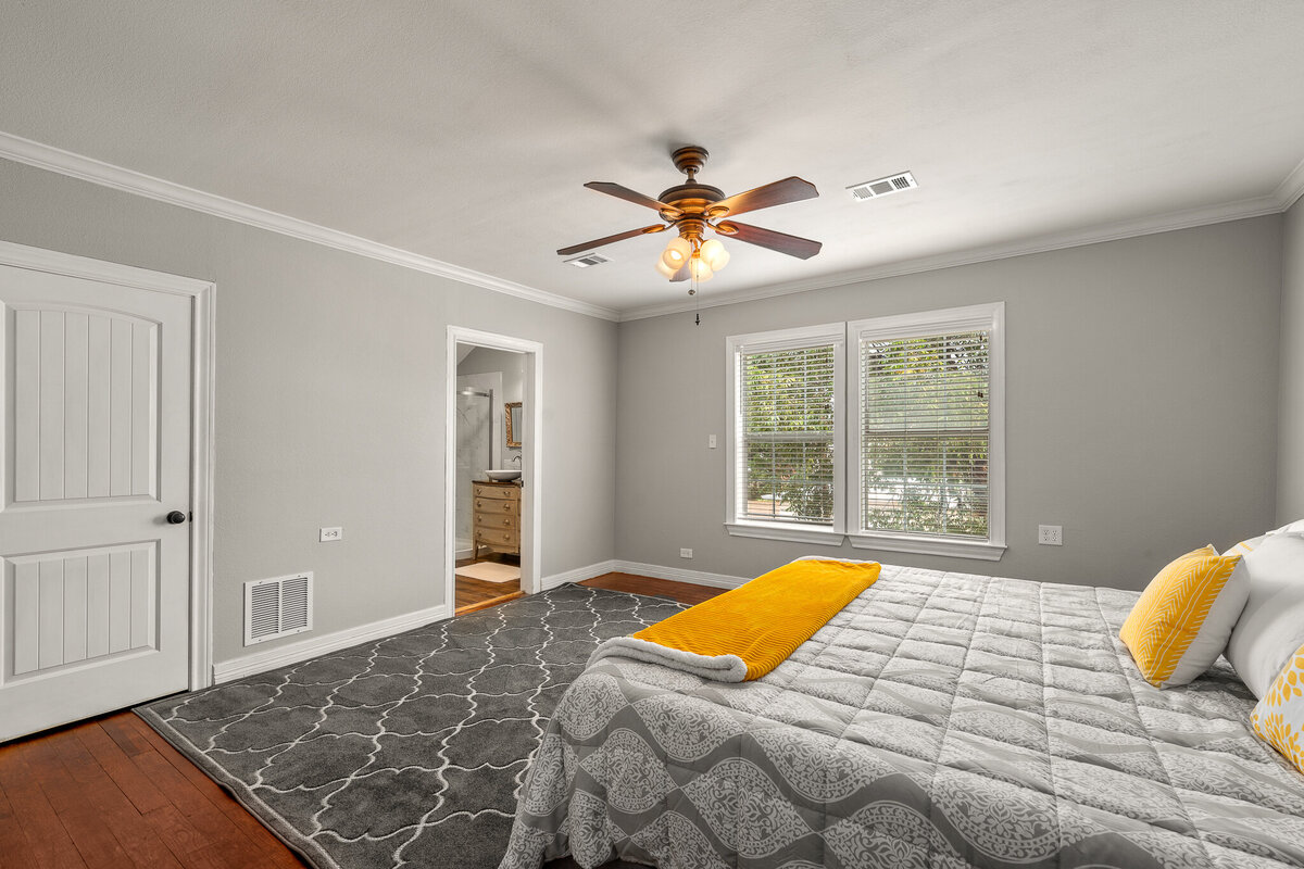 Beautiful bedroom with king bed in this five-bedroom, 4-bathroom pet-friendly vacation rental house for 12 guests with free wifi, free parking, hot tub, mother-in-law suite, King beds and updated kitchen in downtown Waco, TX.