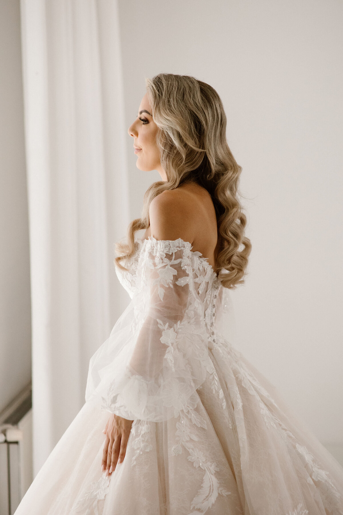 Maudvandenheuvelphotography-S&Rgettingready-297