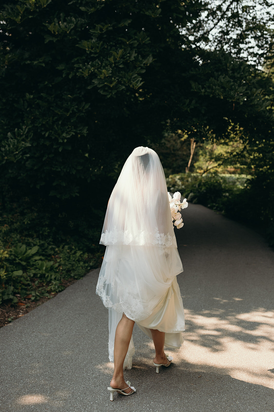 editorial-bride-portrait-vandusen-garden-vancouver