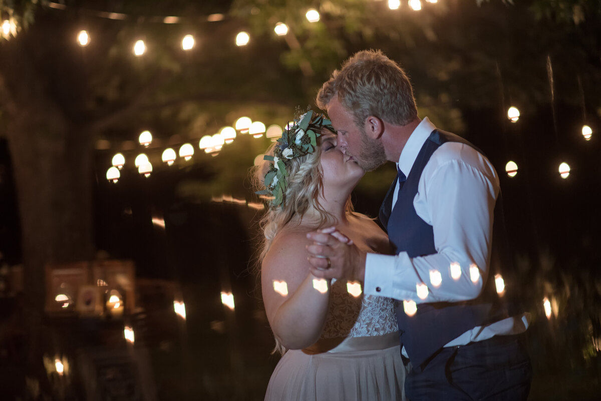 sarah-oberheim-photography-best-st-louis-missour-backyard-wedding-photographer50