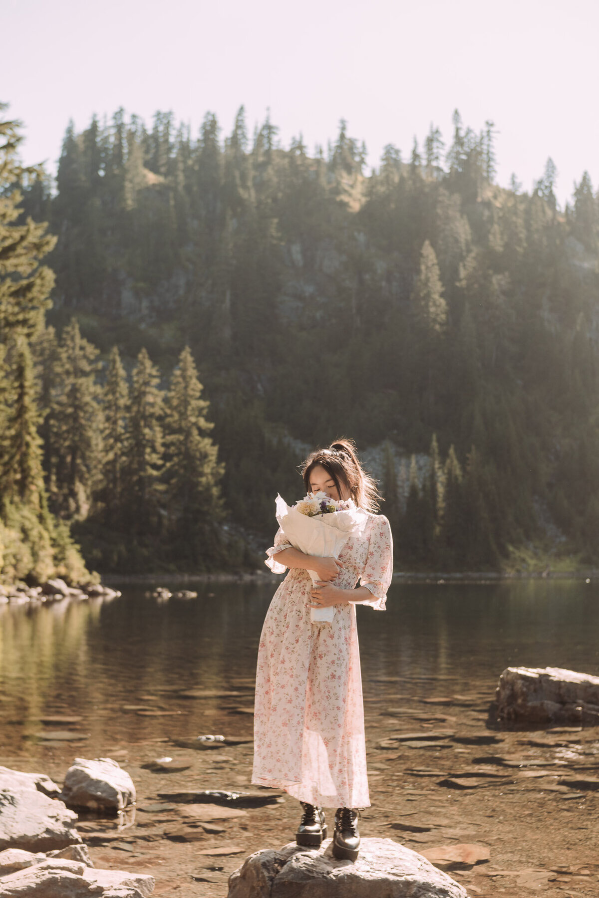 Joyce Li Photography Destination Wedding Elopement Engagement Lifestyle Portrait Photographer West Coast Seattle Washington California snowlakeengagement-36