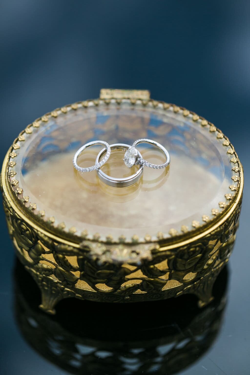wedding-bands-gold-antique-box