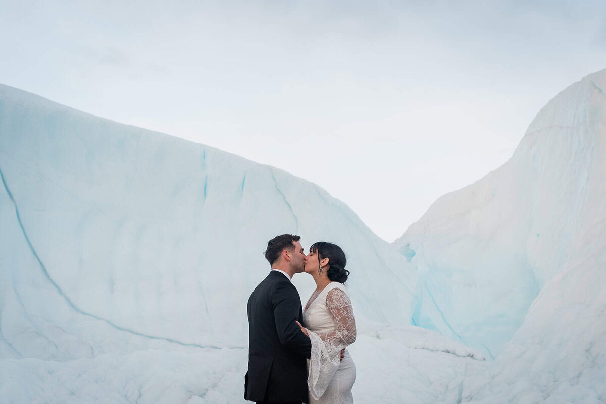 best-glacier-glamping-wedding-alaska-Soul-and-Sky-Weddings