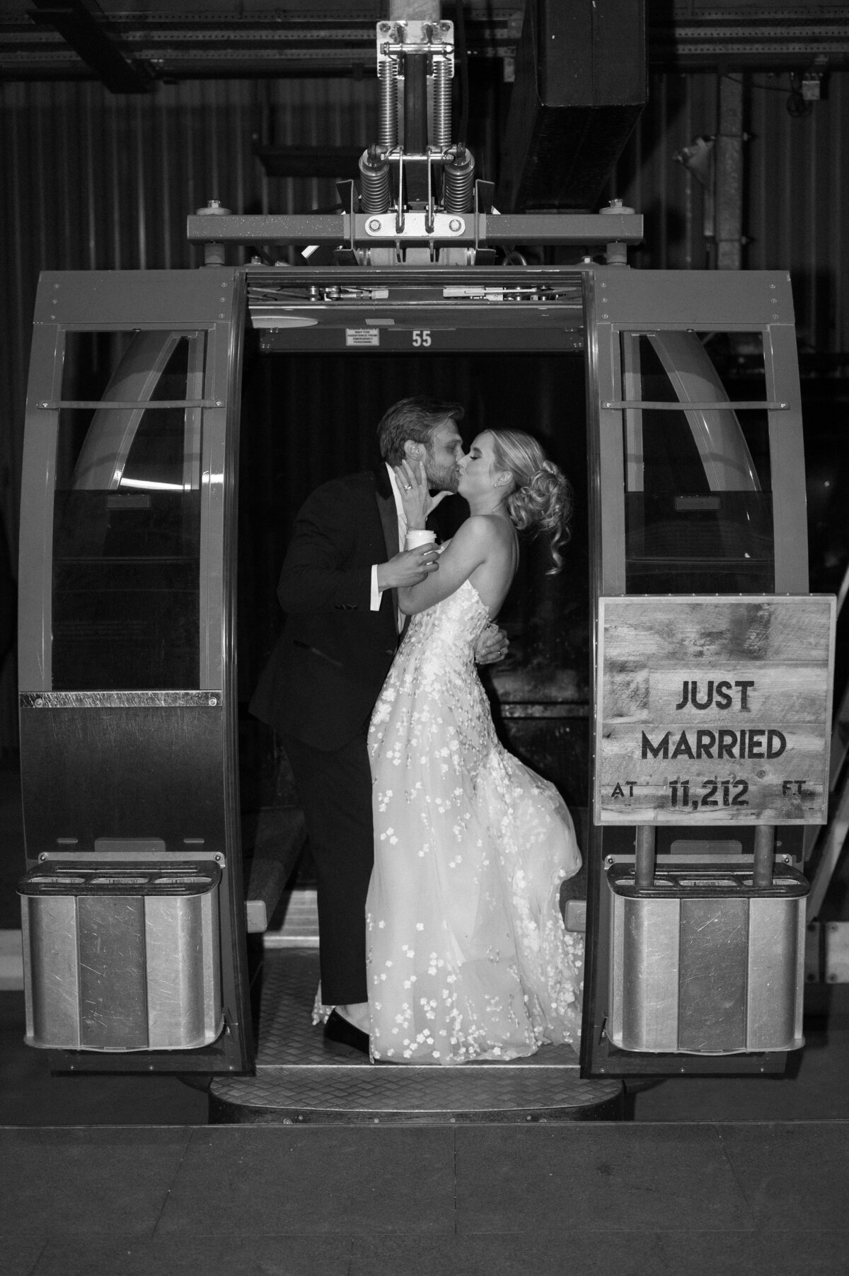 Calluna-Events-Aspen-Wedding-Farewell-Gondola