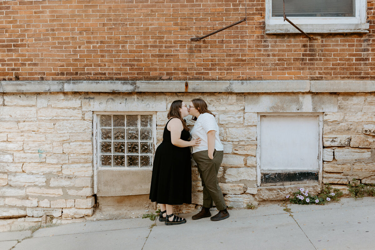Anniversary couples session at the old capitol museum in iowa city