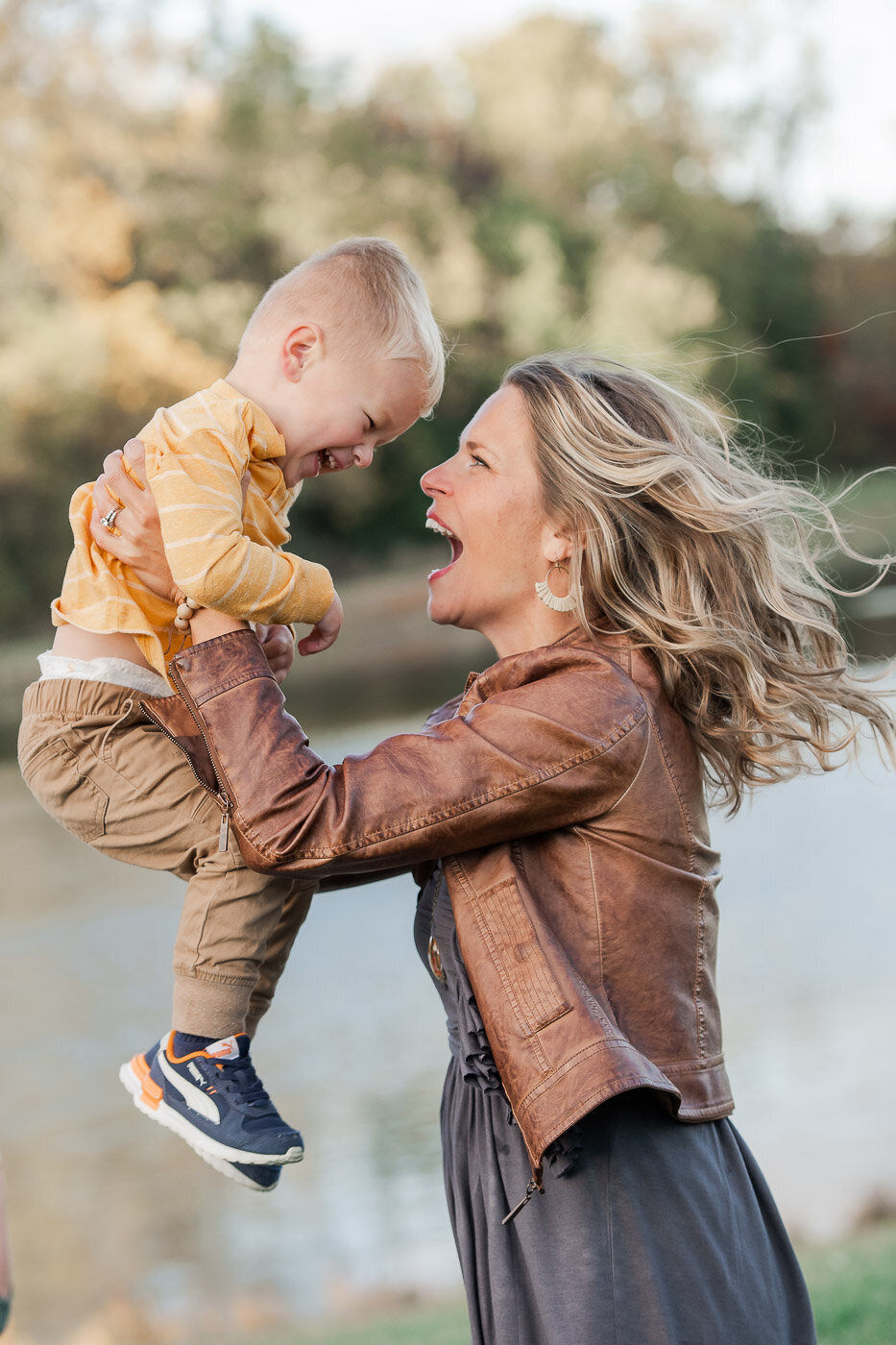 carmel-indiana-family-photographer-fall-pond-18