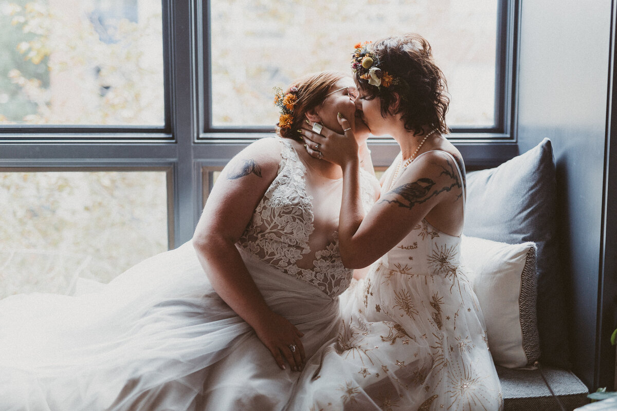 morgans-on-fulton-wedding-gay-queer-photographer-wedding-chicago-45
