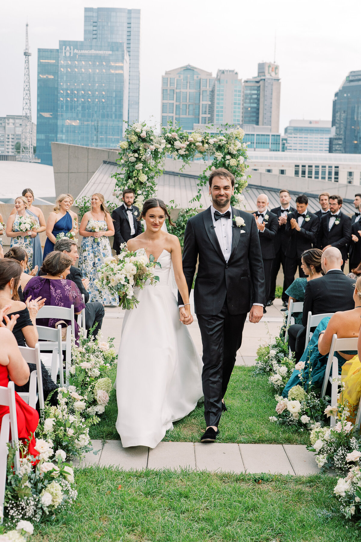 Garden-inspired floral aisle markers for summer wedding. Classic white and green wedding with timeless garden-inspired floral design. Ceremony aisle florals for summer wedding in downtown Nashville. Design by Rosemary & Finch Floral Design in Nashville, TN.