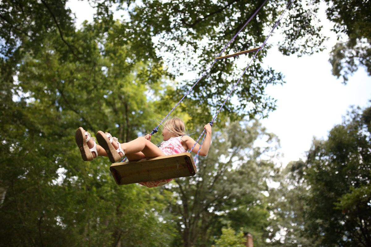 richmond-family-photographer-bon-air-girl-on-swing-high