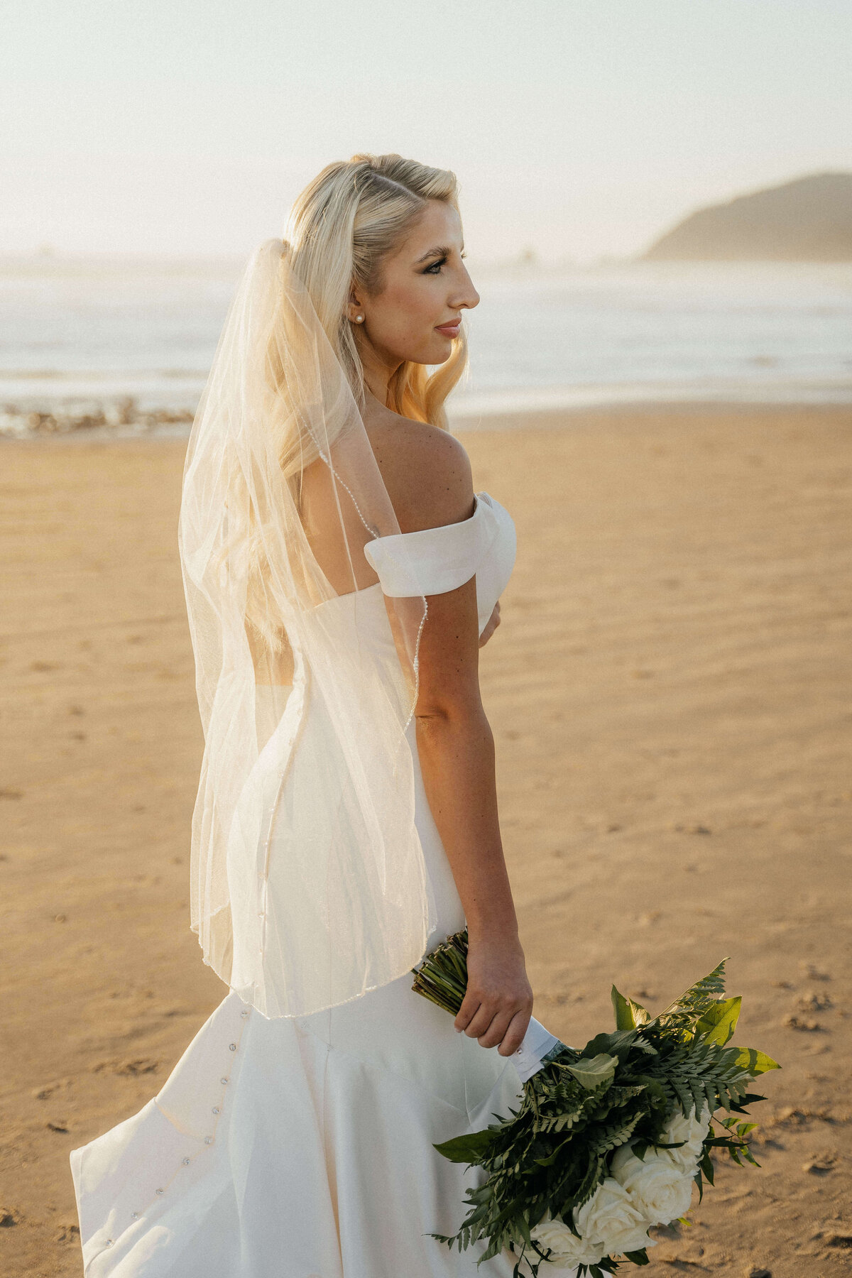 oregon-beach-wedding-bride-veil-seaside