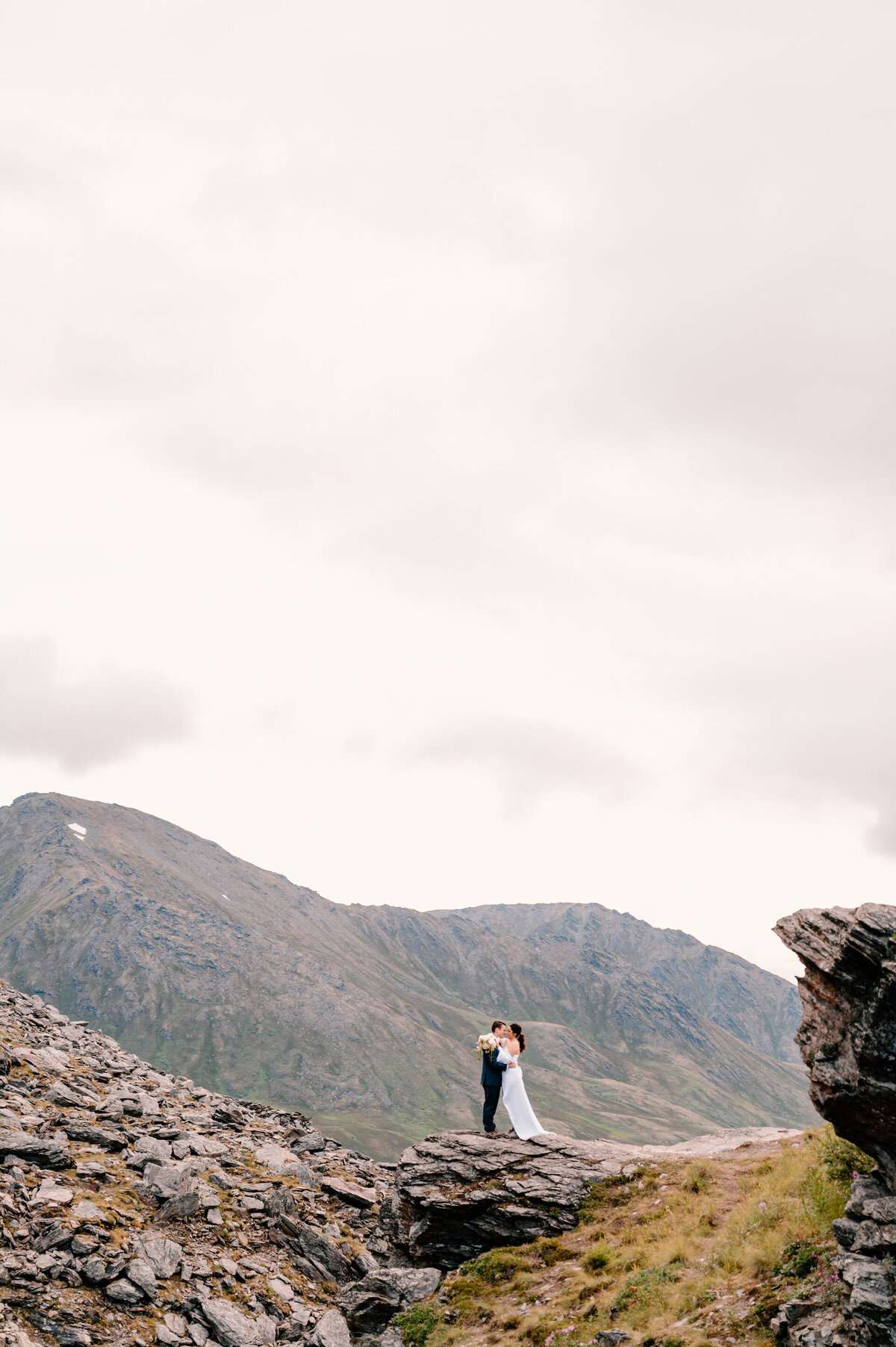 cozy-cabin-and-mountain-elopement-julianna-mb-photography-28