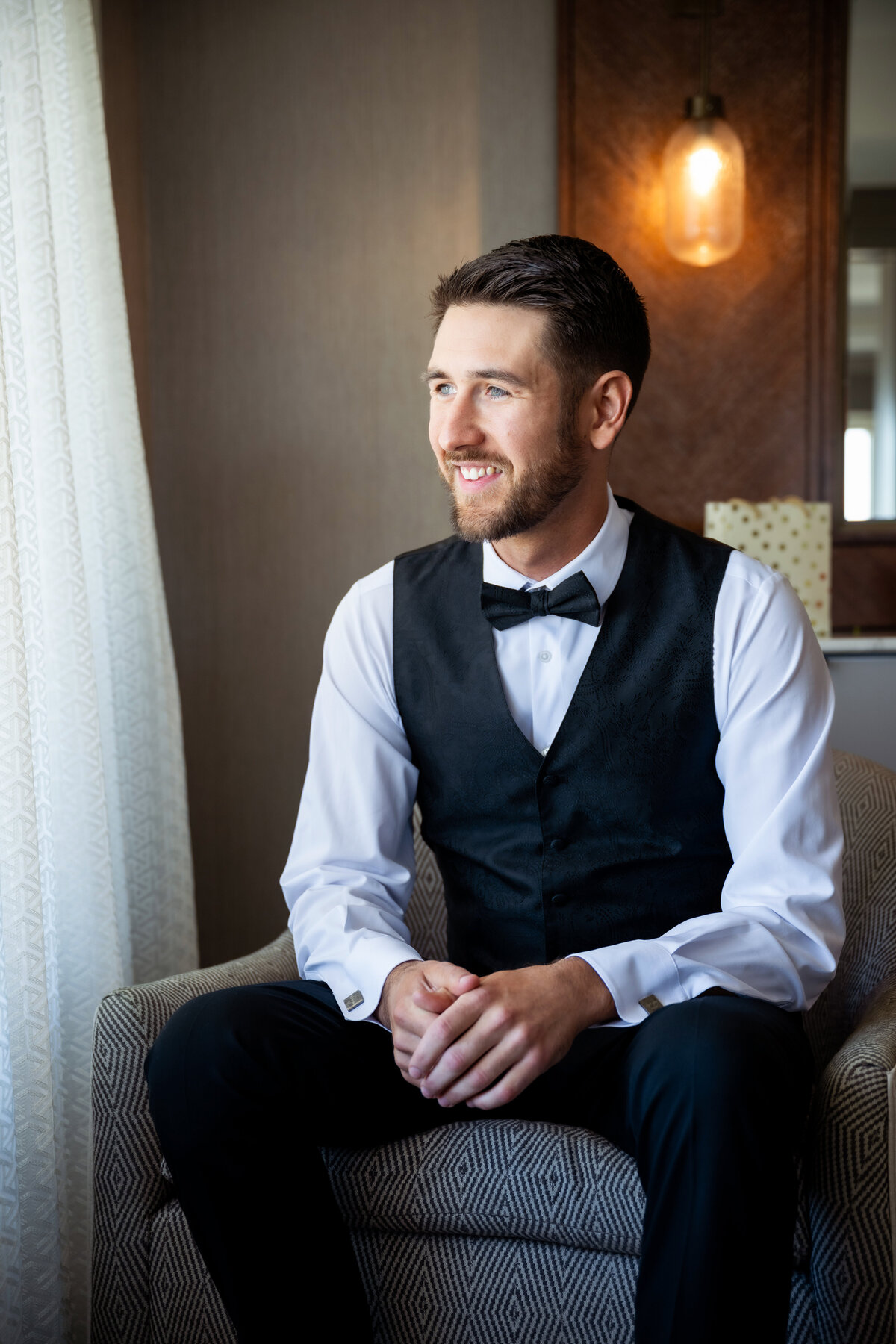 229_gettingready_Bob&DawnDavisPhotography