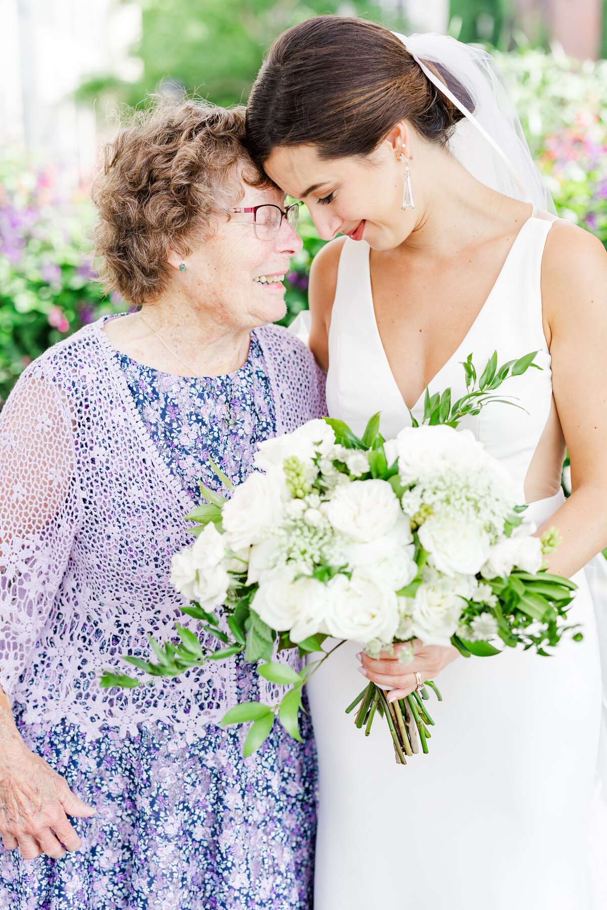 16_bride_and_grandma_foreheads_together_daffodil_parker_bouquet