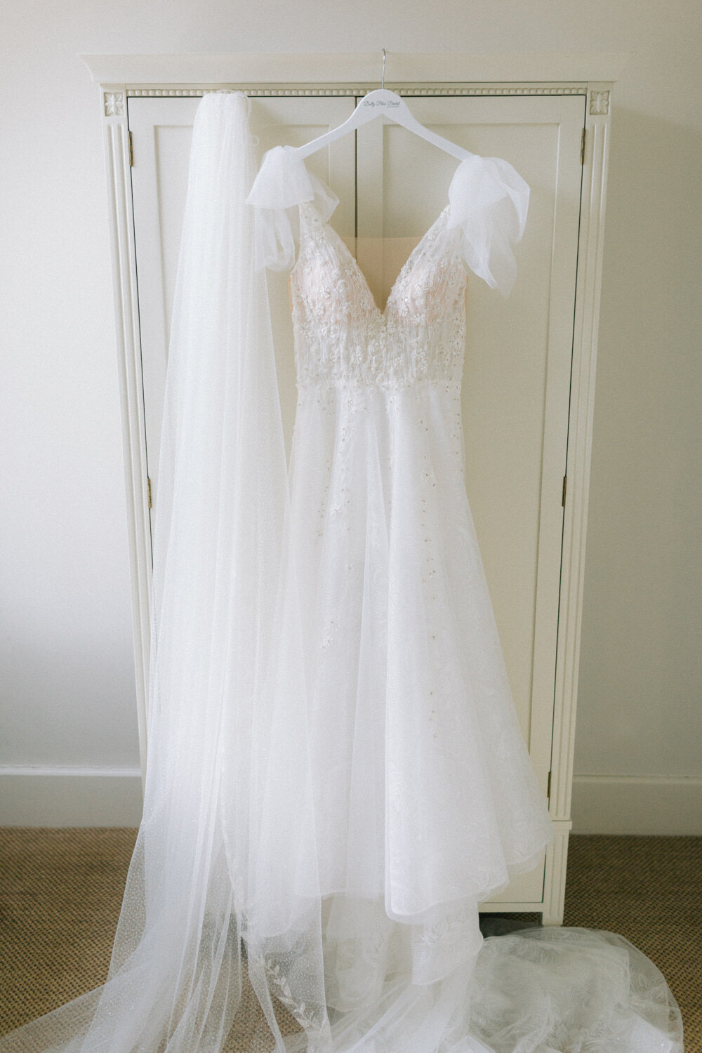 bride-details-dress-veil