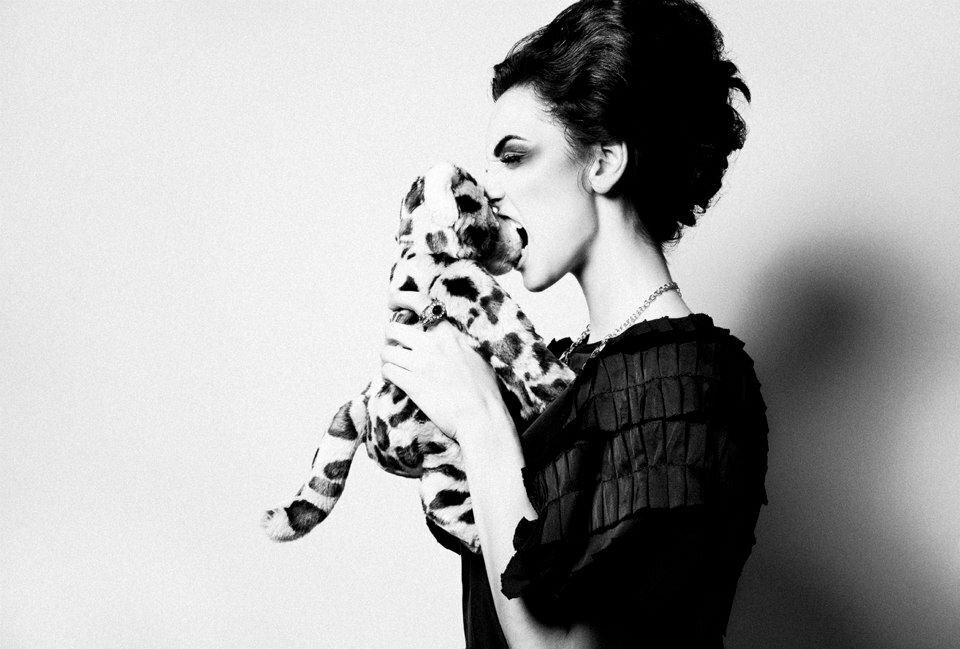 Editorial-fashion-model-leopard-black & white (1)
