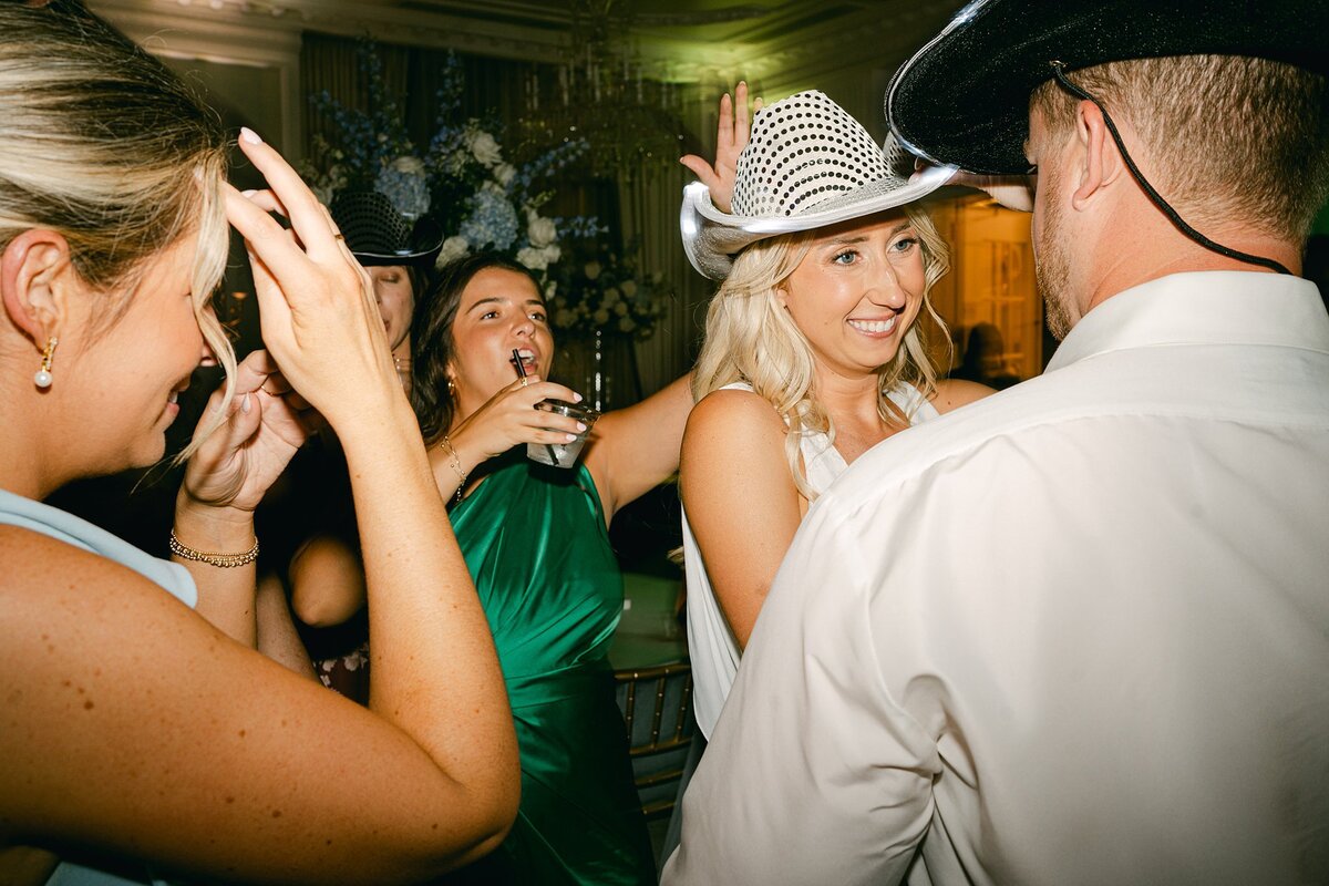 Hotel Carmichael Wedding Alison Mae Photography_2022