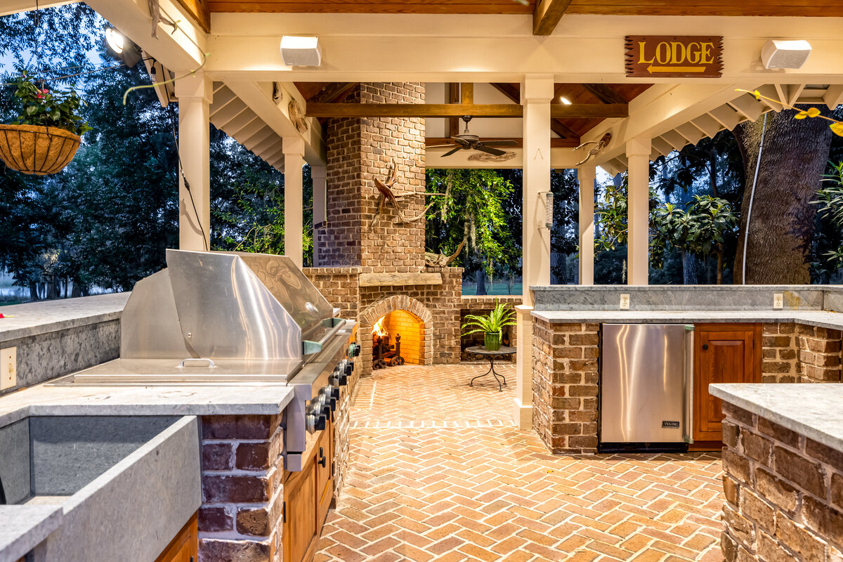 EXT Outdoor Kitchen-MLS